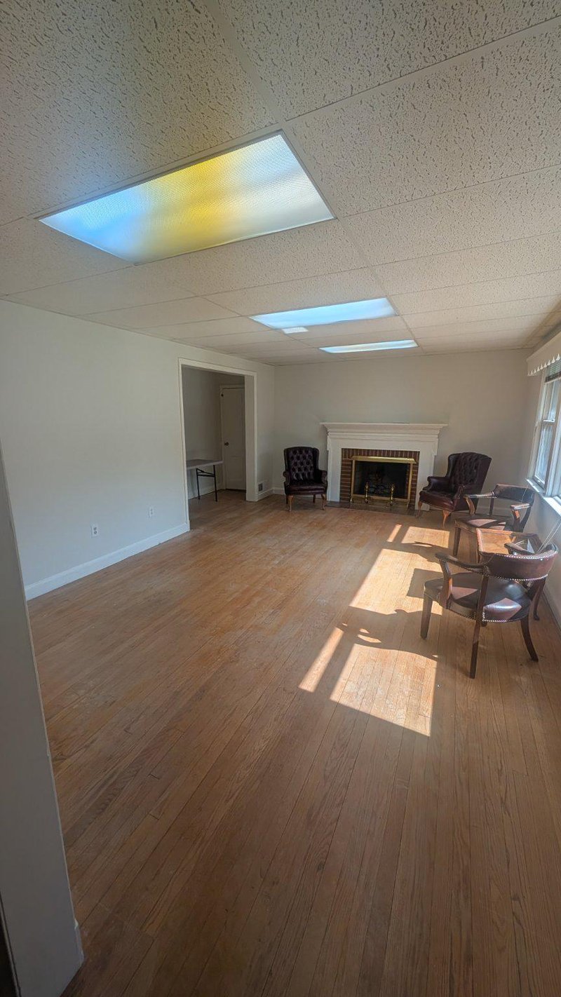 9207 Old Georgetown Rd, Bethesda, MD 20814