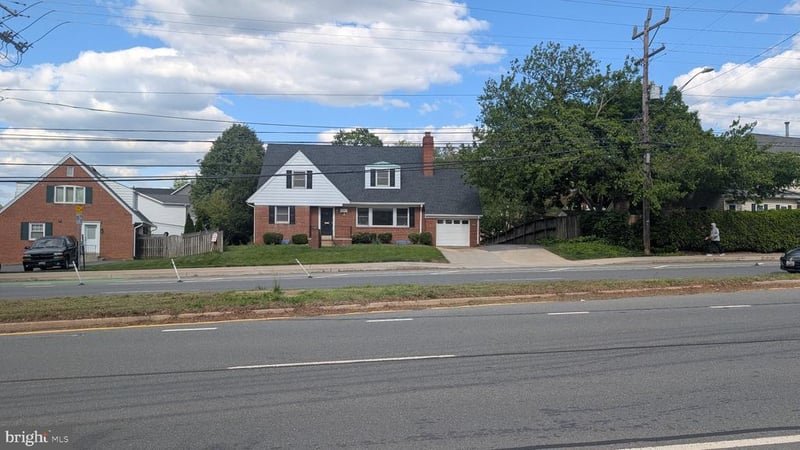 9207 Old Georgetown Rd, Bethesda, MD 20814