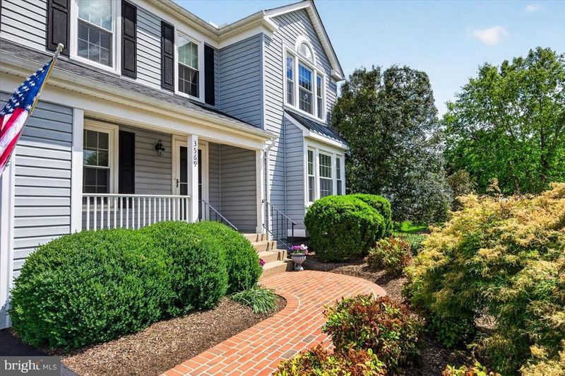 3569 Plum Dale Dr, Fairfax, VA 22033
