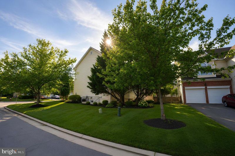 42848 Sidney Pl, Ashburn, VA 20148