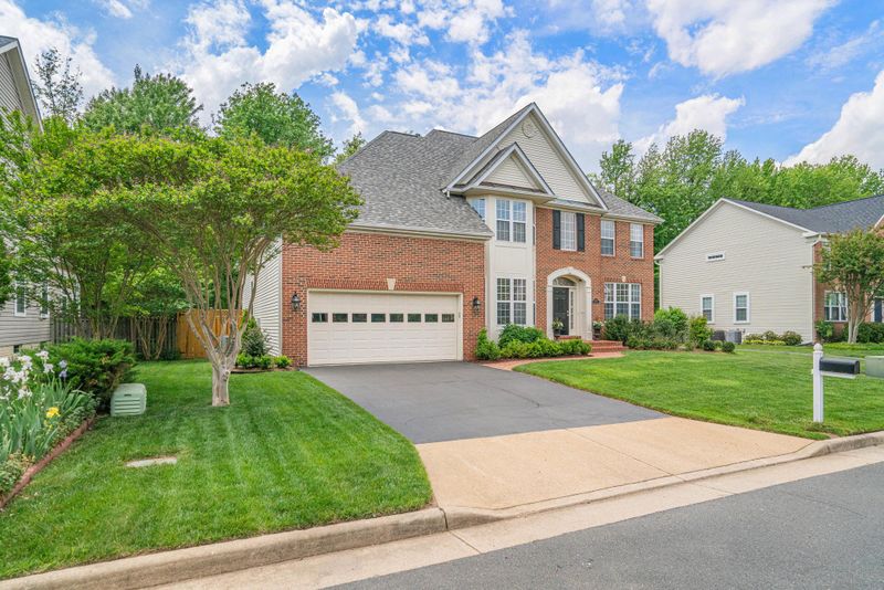 6758 Edge Cliff Dr, Alexandria, VA 22315