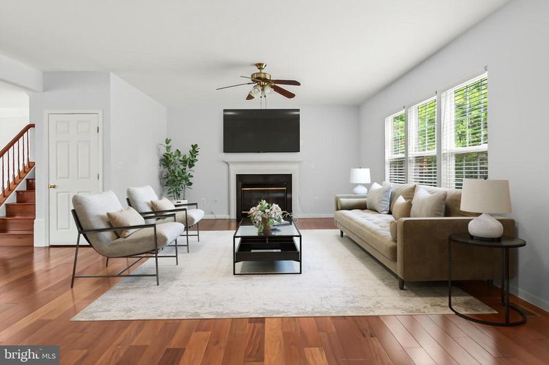 25825 Spring Farm Cir, Chantilly, VA 20152