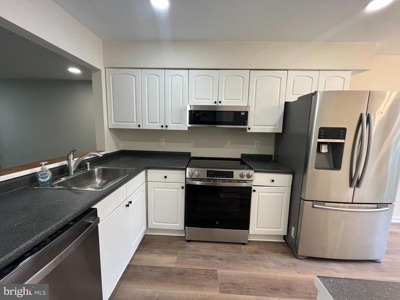 21 Pickering Ct #21-101, Germantown, MD 20874