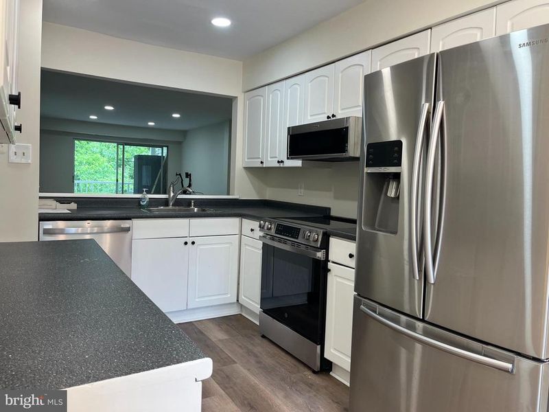 21 Pickering Ct #21-101, Germantown, MD 20874