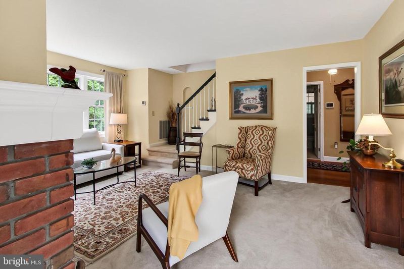 9119 Mcnair Dr, Alexandria, VA 22309