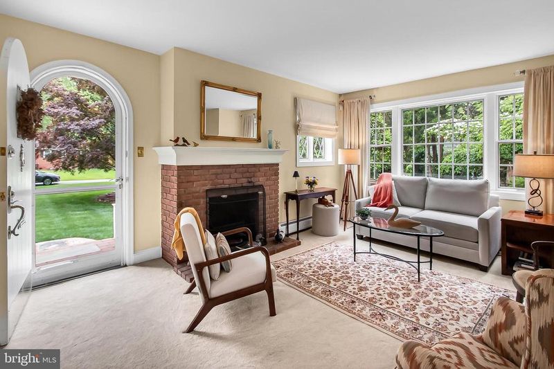 9119 Mcnair Dr, Alexandria, VA 22309