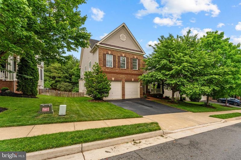 21398 Fairhunt Dr, Ashburn, VA 20148