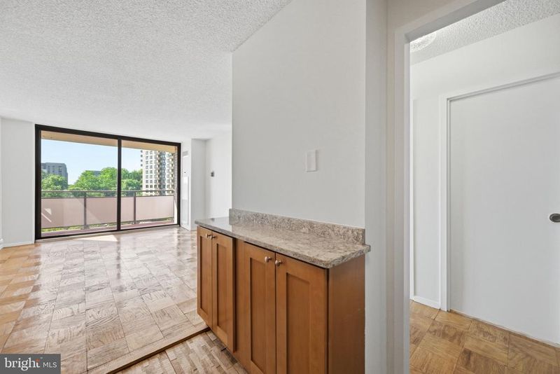 5225 Pooks Hill Rd #517N, Bethesda, MD 20814