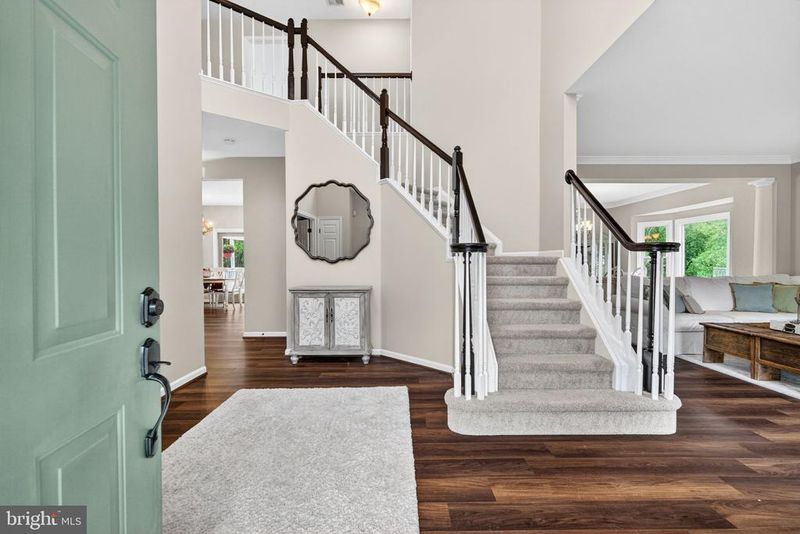 5126 Myrtle Leaf Dr, Fairfax, VA 22030