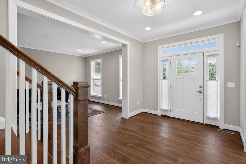 2725 Willow Dr, Vienna, VA 22181