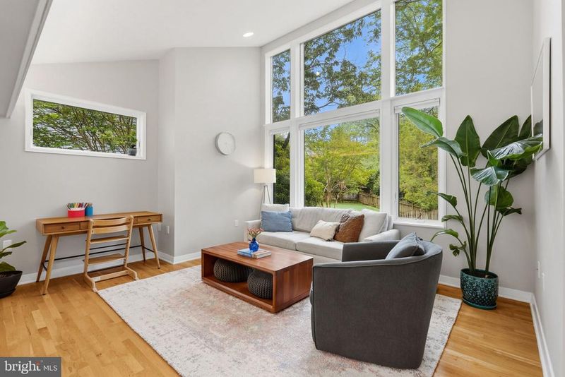 5917 Beech Tree Dr, Alexandria, VA 22310