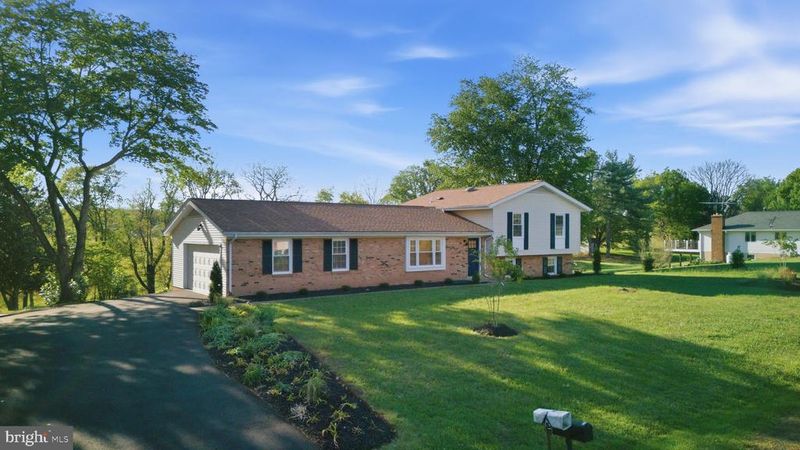 4508 Old Field Dr, Gainesville, VA 20155