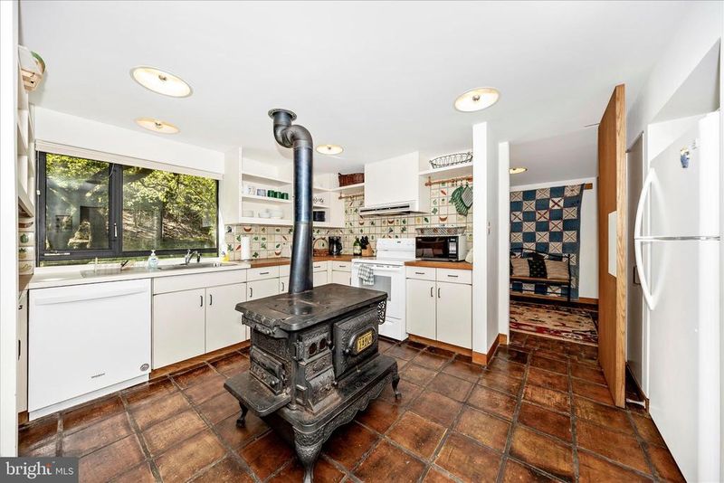 13170 Catoctin Hollow Rd, Thurmont, MD 21788