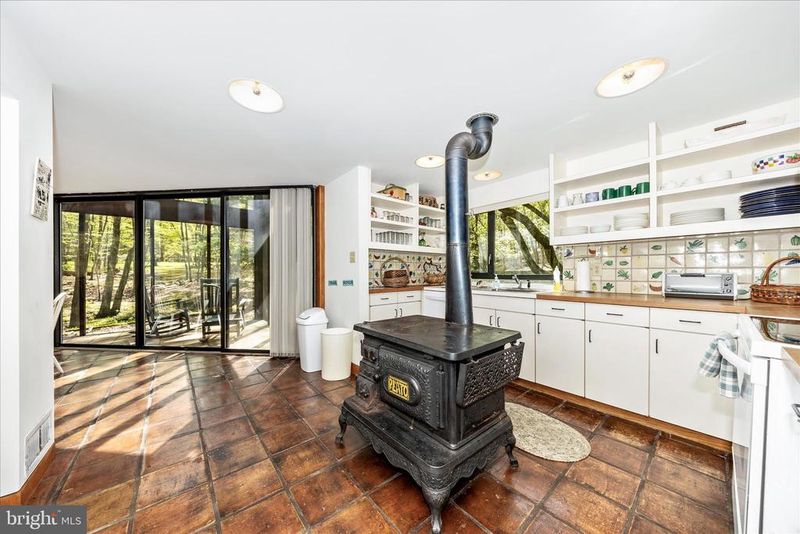 13170 Catoctin Hollow Rd, Thurmont, MD 21788