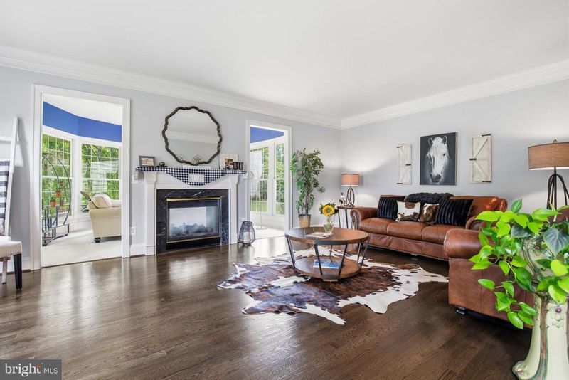 5528 Roan Chapel Dr, Haymarket, VA 20169