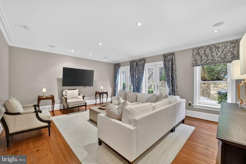 2803 Q St NW, Washington, DC 20007