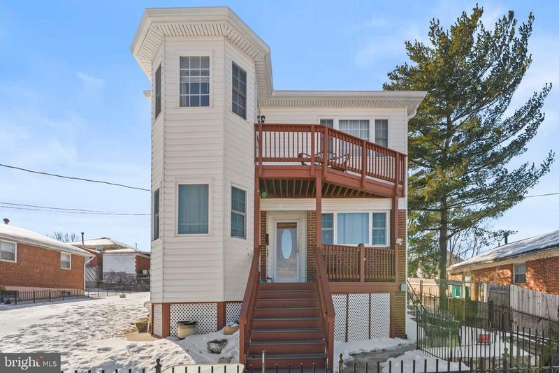 2218 S Monroe St, Arlington, VA 22206