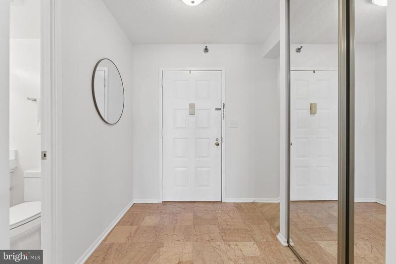 900 N Stafford St #2125, Arlington, VA 22203