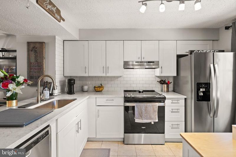 5365 Harbor Court Dr, Alexandria, VA 22315