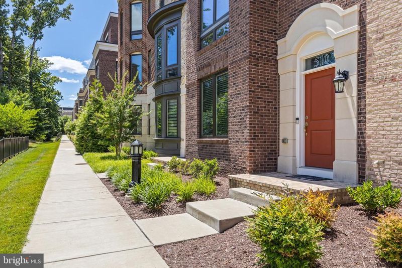 510 Harborview Dr, National Harbor, MD 20745