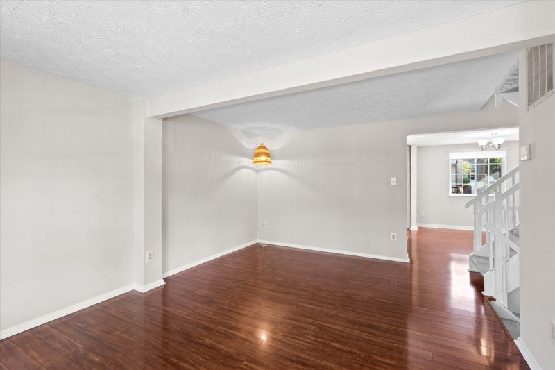 7914 Tyson Oaks Cir, Vienna, VA 22182