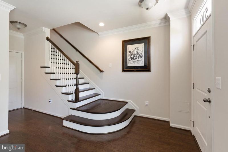 510 Harborview Dr, National Harbor, MD 20745