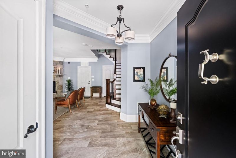 714 Day Ln, Alexandria, VA 22314