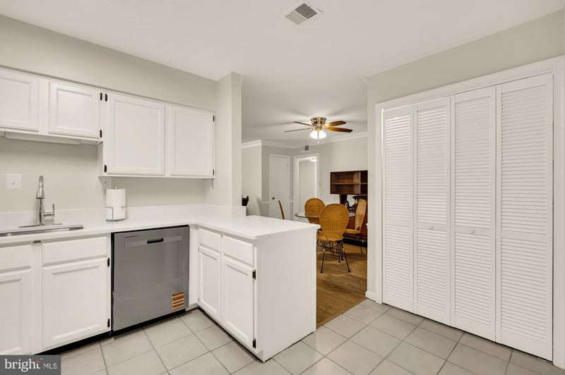 3117 Patrick Henry Dr #430, Falls Church, VA 22044