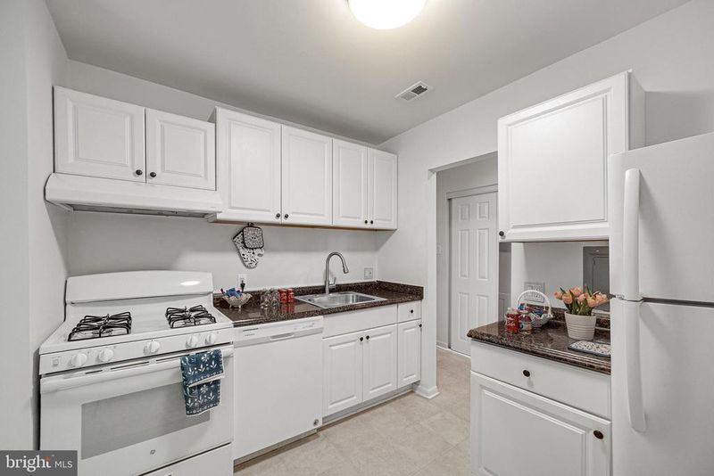 6037 Majors Ln #5D-17, Columbia, MD 21045