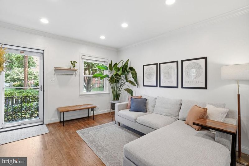 11 E Mason Ave, Alexandria, VA 22301