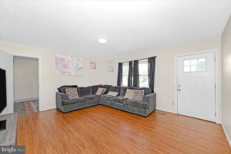 302 Manor Ct, Frederick, MD 21701