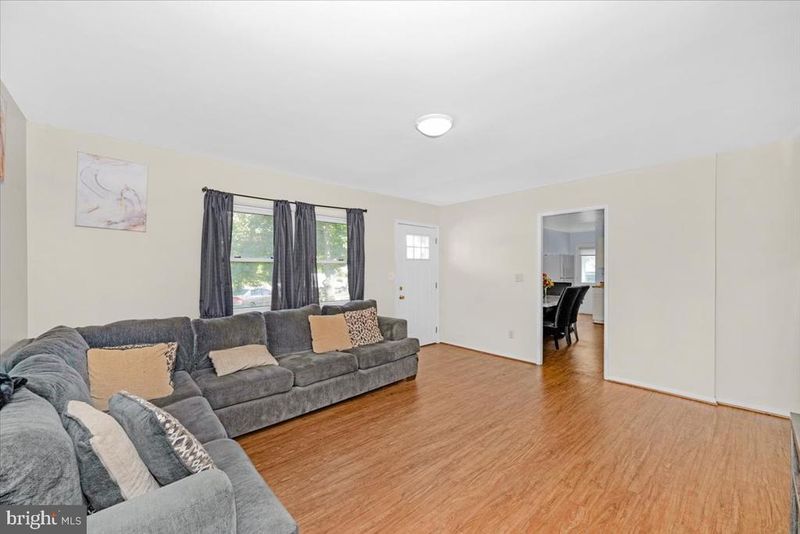 302 Manor Ct, Frederick, MD 21701