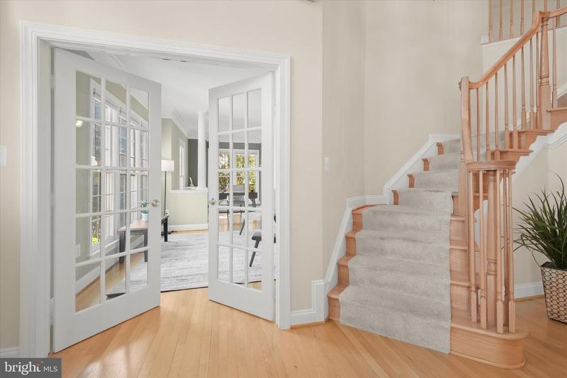 16907 Harbour Town Dr, Ashton, MD 20861