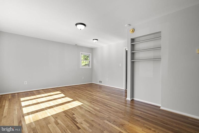 909 1st St, Rockville, MD 20850