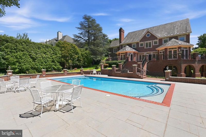 9200 Redwood Ave, Bethesda, MD 20817