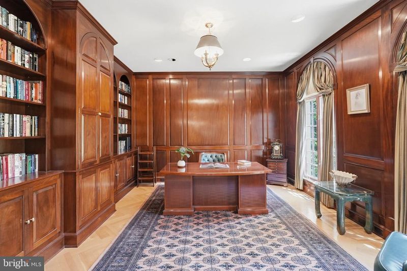 9200 Redwood Ave, Bethesda, MD 20817