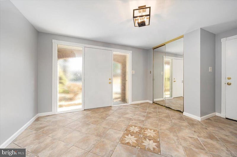 19052 Capehart Dr, Montgomery Village, MD 20886