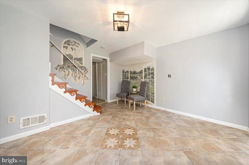 19052 Capehart Dr, Montgomery Village, MD 20886