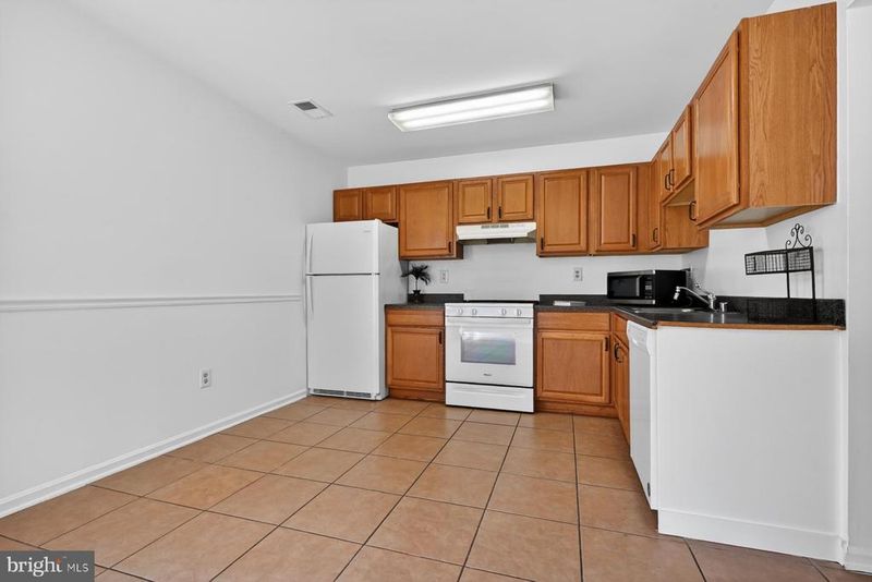 1610 E Bancroft Ln, Crofton, MD 21114
