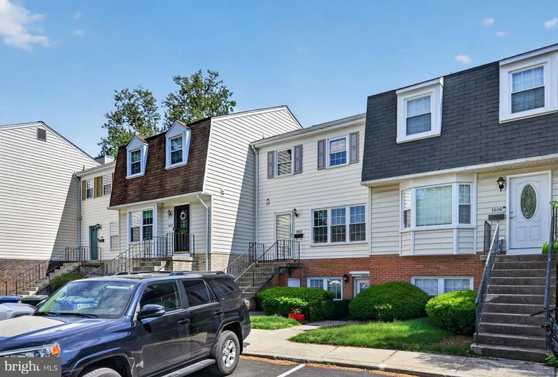 1610 E Bancroft Ln, Crofton, MD 21114