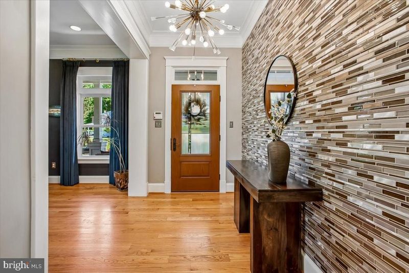 2134 Emilys Ln, Falls Church, VA 22043