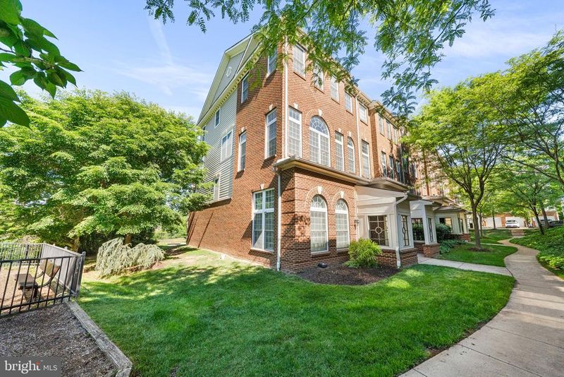 4431 Eastwick Ct, Fairfax, VA 22033