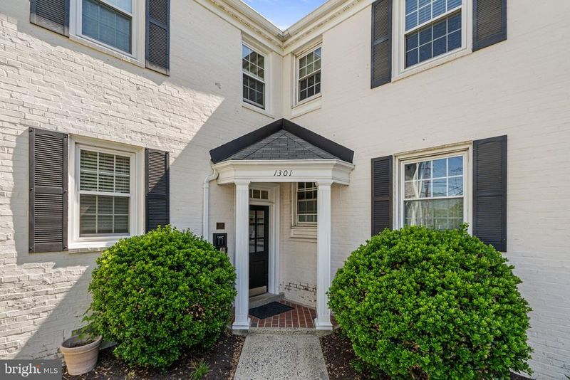 1301 S Walter Reed #102, Arlington, VA 22204