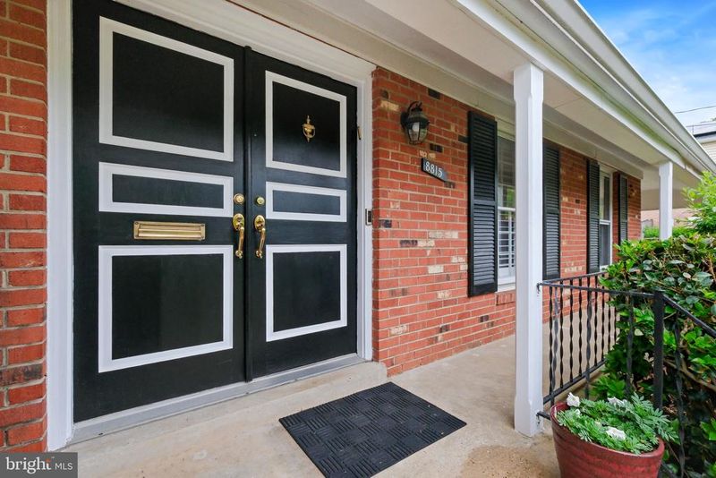 8815 Postoak Rd, Potomac, MD 20854