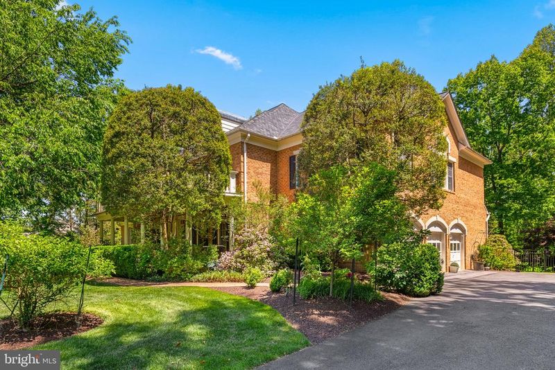 897 Chinquapin Rd, Mclean, VA 22102