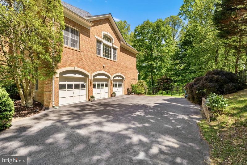 897 Chinquapin Rd, Mclean, VA 22102