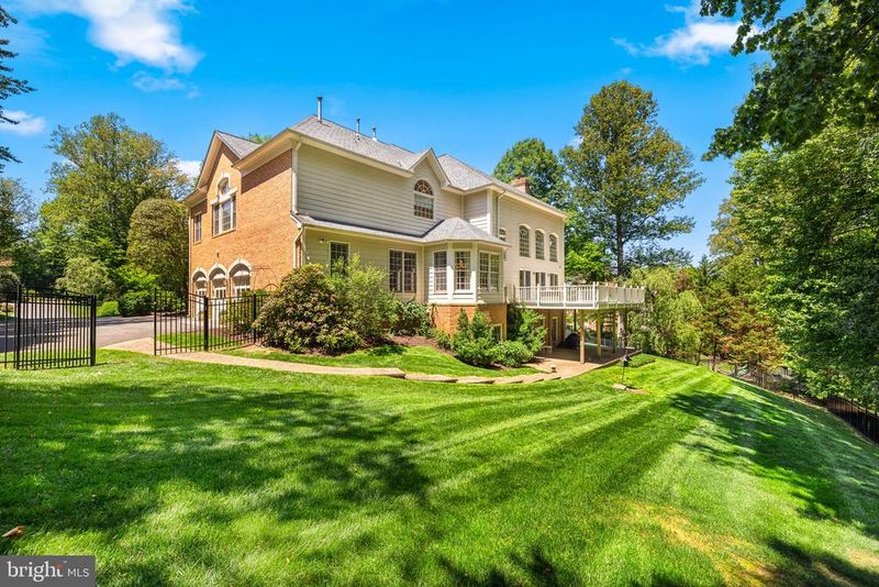 897 Chinquapin Rd, Mclean, VA 22102