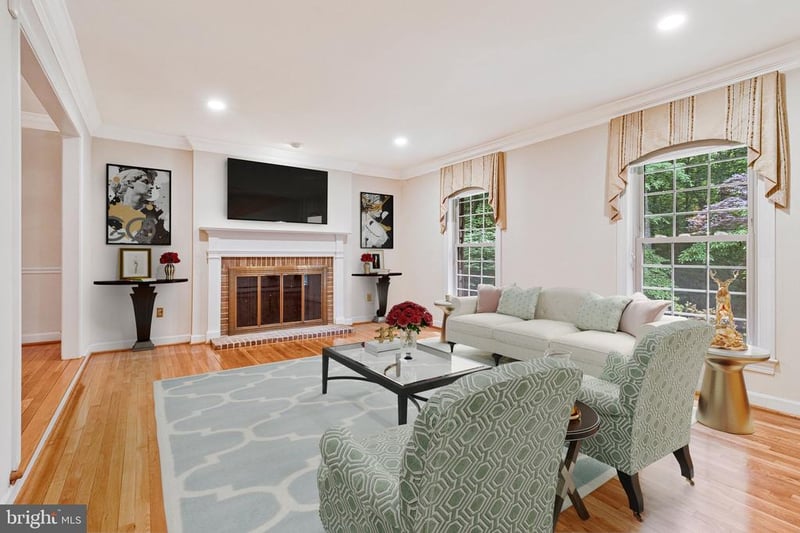 10009 New London Dr, Potomac, MD 20854