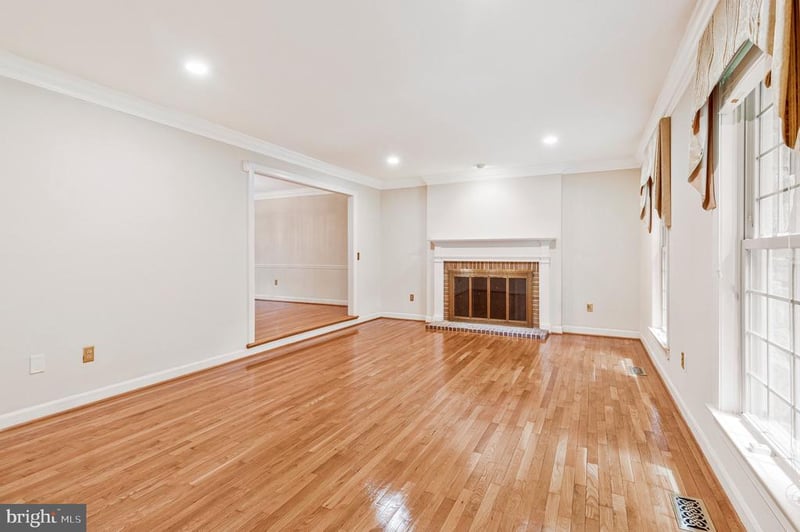 10009 New London Dr, Potomac, MD 20854