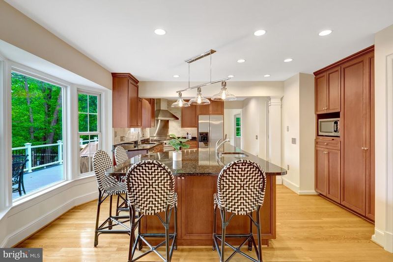 2068 Kedge Dr, Vienna, VA 22181